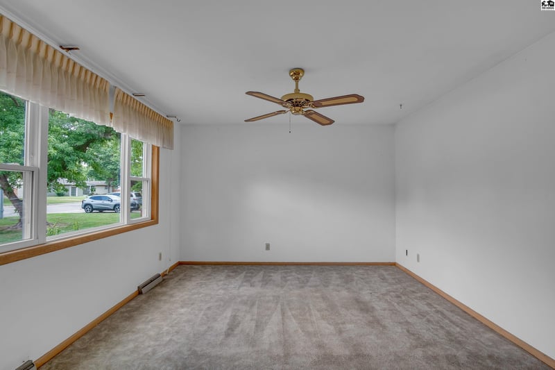 1206 Eastmoor Dr, Mcpherson, KS 67460