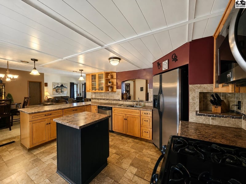 5280 Lorraine St, Hutchinson, KS 67502