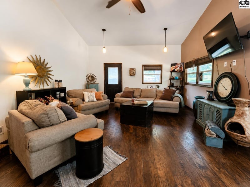 5280 Lorraine St, Hutchinson, KS 67502