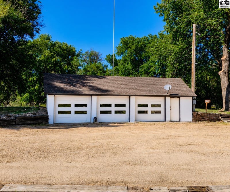 5280 Lorraine St, Hutchinson, KS 67502