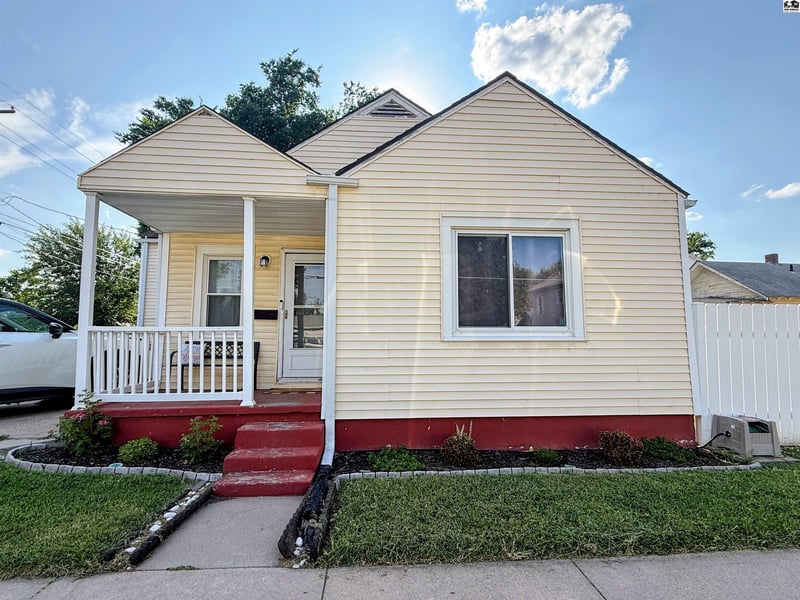815 N Poplar St, Hutchinson, KS 67501