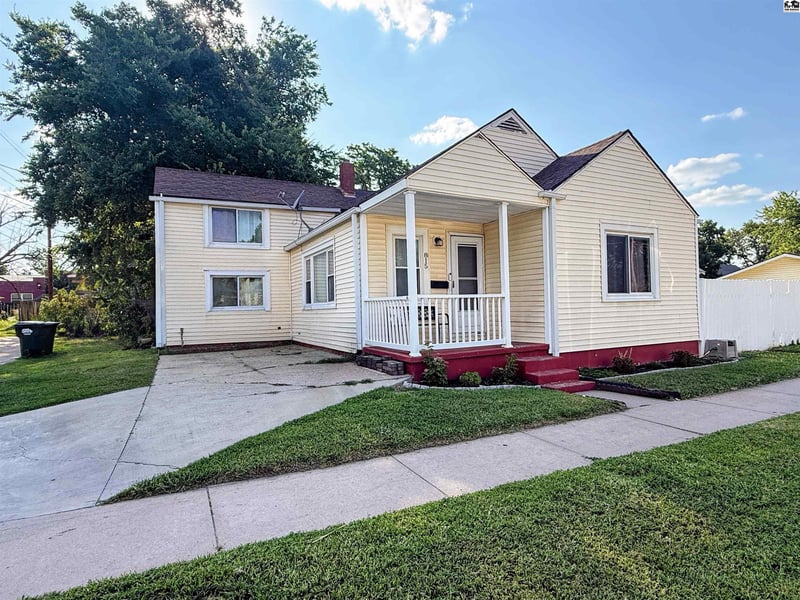 815 N Poplar St, Hutchinson, KS 67501