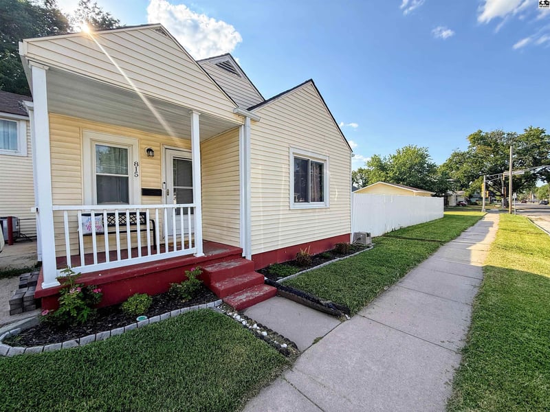 815 N Poplar St, Hutchinson, KS 67501