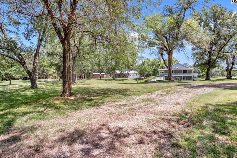 812 Arrowhead Rd, Inman, KS 67546