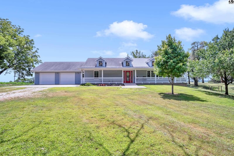 812 Arrowhead Rd, Inman, KS 67546