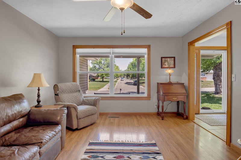 1008 Countryside Dr, Mcpherson, KS 67460