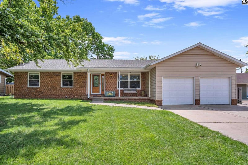 1008 Countryside Dr, Mcpherson, KS 67460
