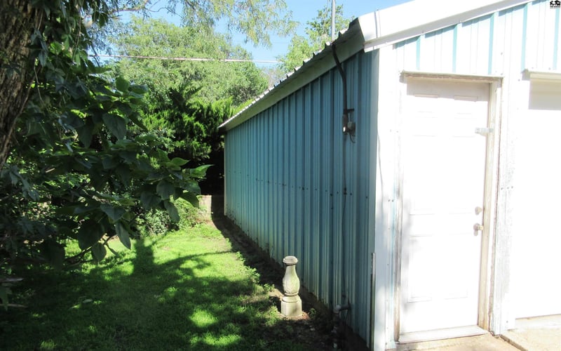 620 Park St, Larned, KS 67550