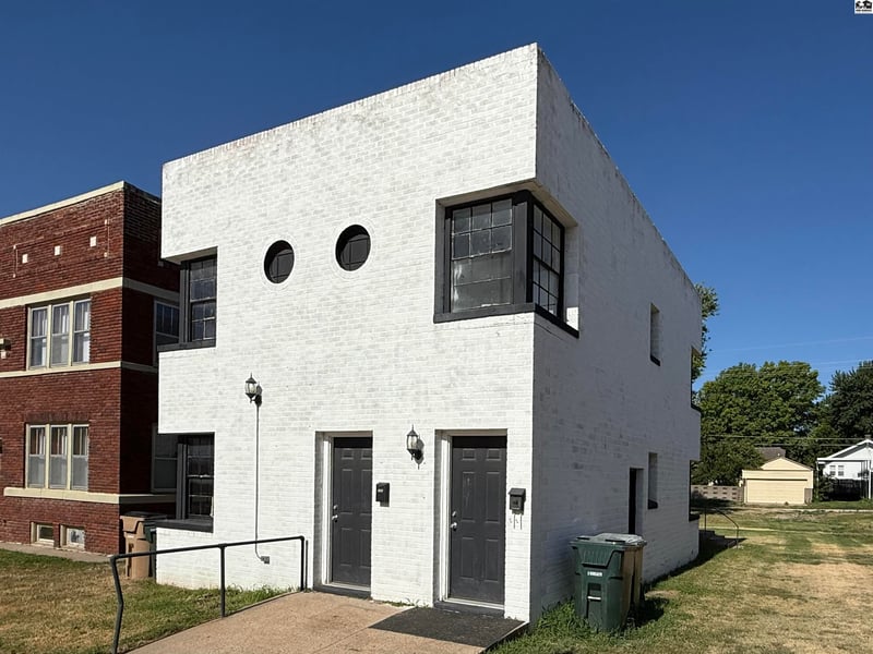209 West Ave, Lyons, KS 67554
