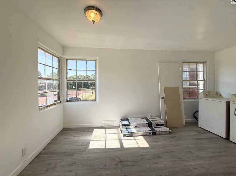209 West Ave, Lyons, KS 67554