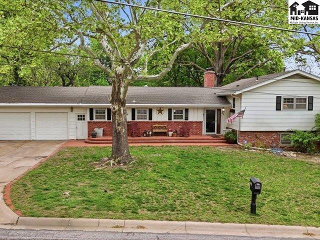 608 8th St, Newton, KS 67114