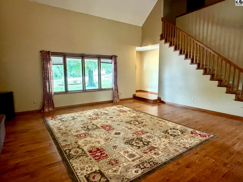 3208 Sandy Hollow Dr, Hutchinson, KS 67502
