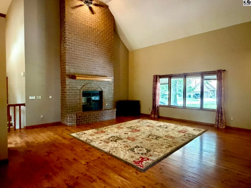 3208 Sandy Hollow Dr, Hutchinson, KS 67502