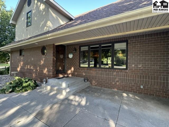3208 Sandy Hollow Dr, Hutchinson, KS 67502