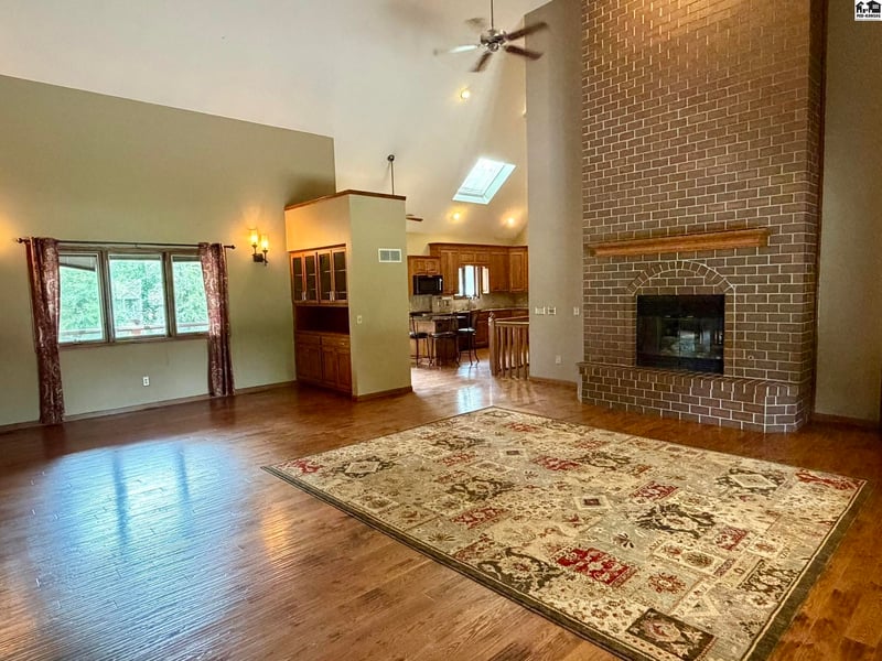 3208 Sandy Hollow Dr, Hutchinson, KS 67502