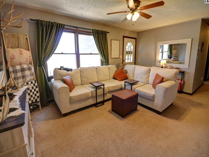303 25th Ave, Moundridge, KS 67107