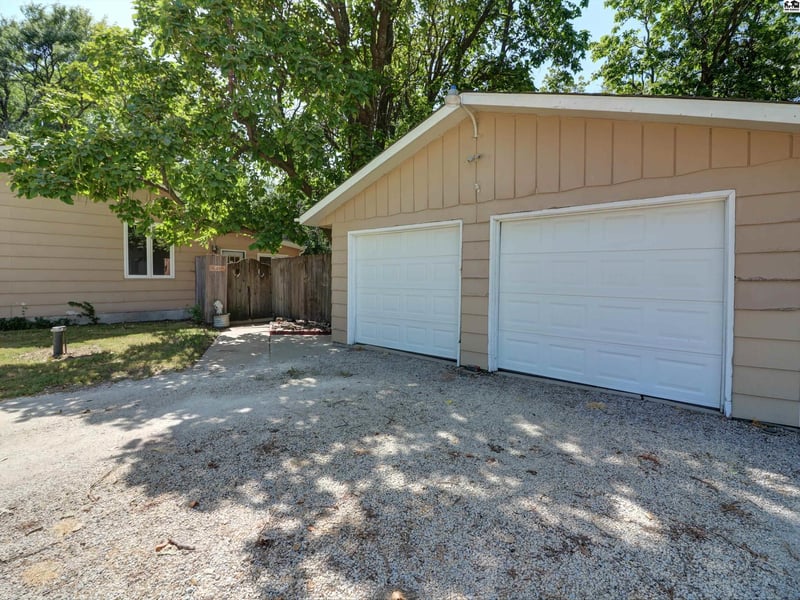 303 25th Ave, Moundridge, KS 67107