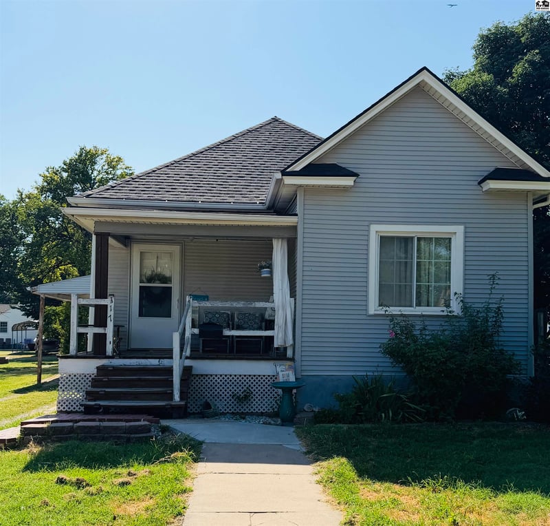 117 High St, Pratt, KS 67124