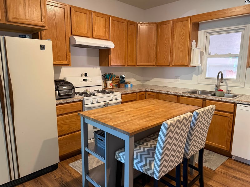 117 High St, Pratt, KS 67124