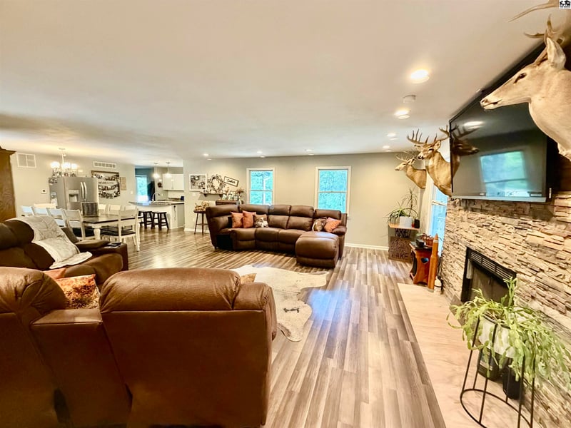 7017 Valley Rd, Hutchinson, KS 67502
