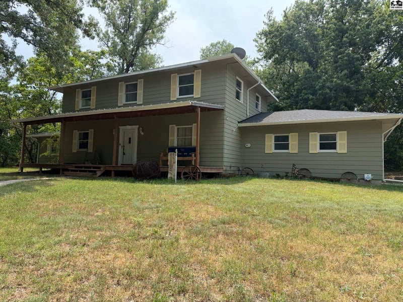 7017 Valley Rd, Hutchinson, KS 67502