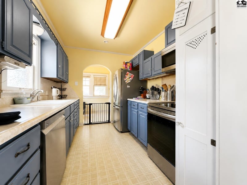 610 Douglas , Lyons, KS 67554