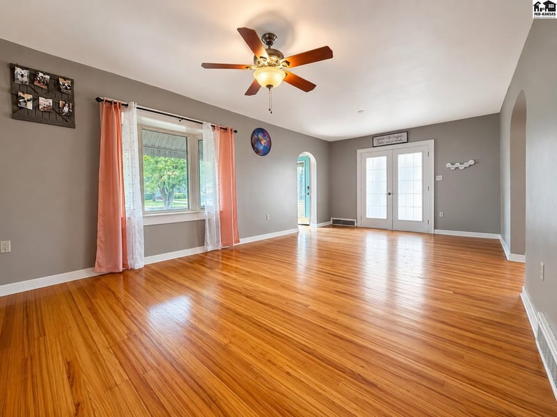 610 Douglas , Lyons, KS 67554