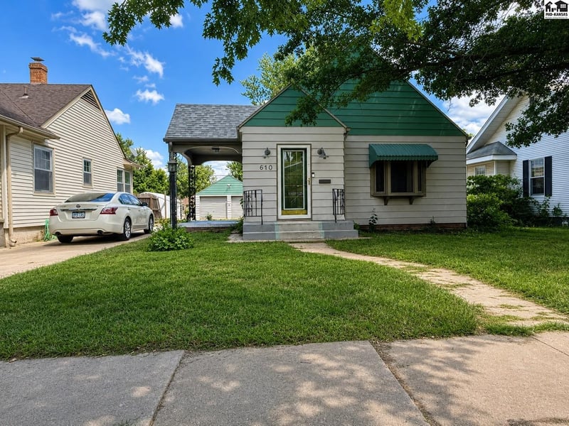 610 Douglas , Lyons, KS 67554