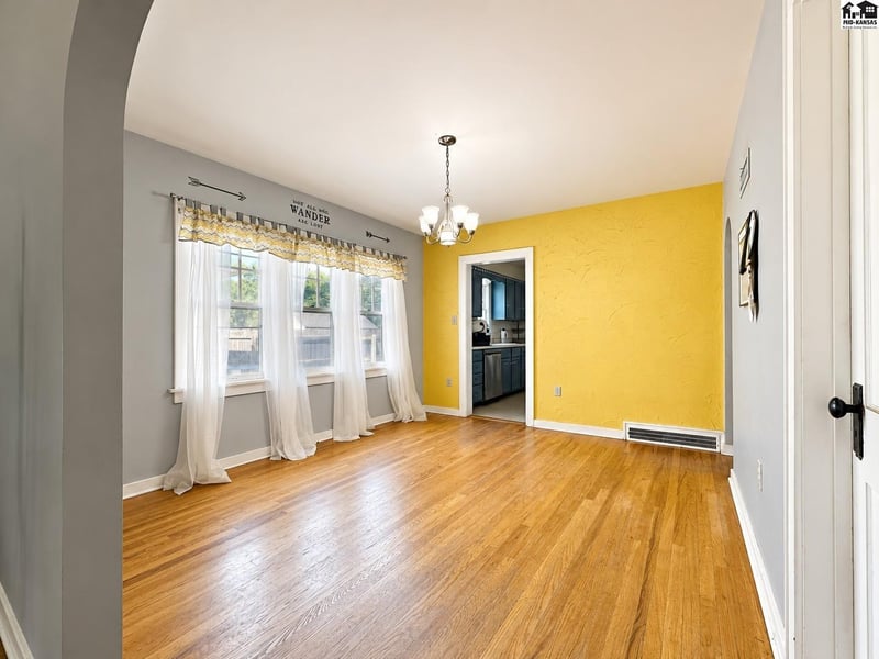 610 Douglas , Lyons, KS 67554