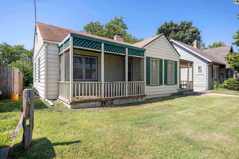 421 16th Ave, Hutchinson, KS 67501