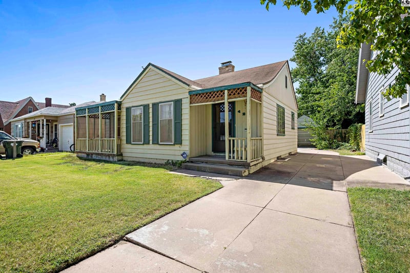 421 16th Ave, Hutchinson, KS 67501