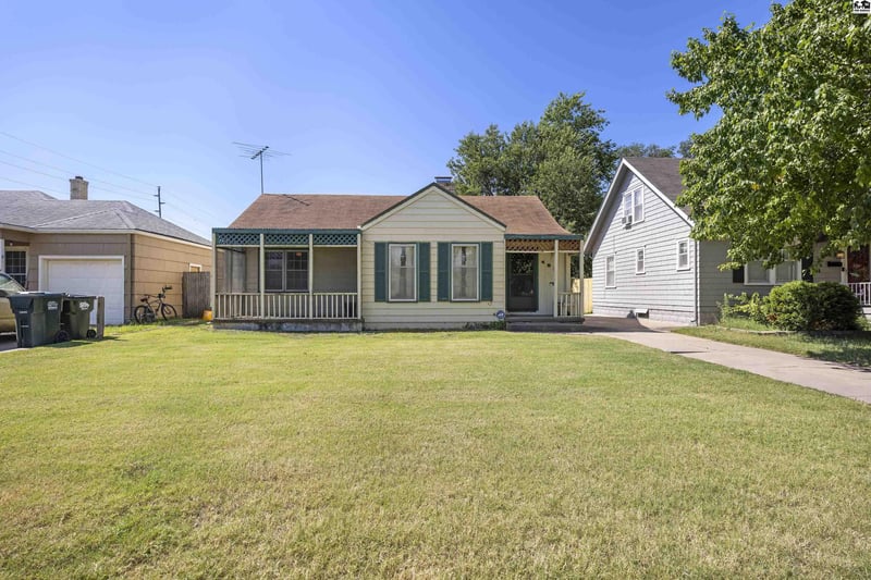 421 16th Ave, Hutchinson, KS 67501