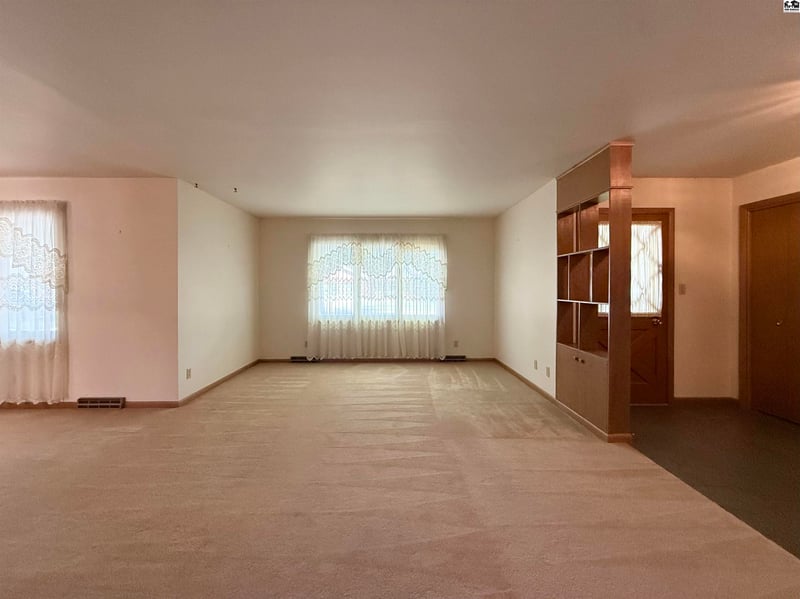 515 Clark , Lyons, KS 67554
