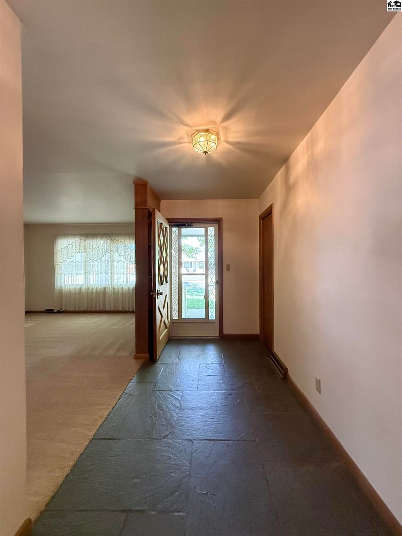 515 Clark , Lyons, KS 67554