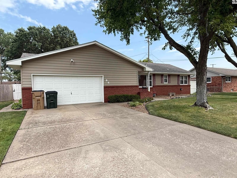 86 Eastwood Dr, Hutchinson, KS 67502