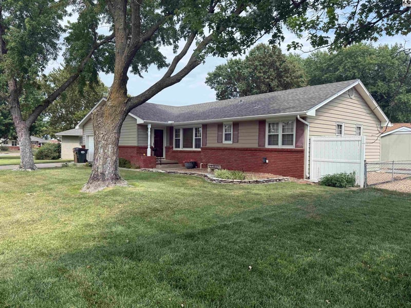 86 Eastwood Dr, Hutchinson, KS 67502