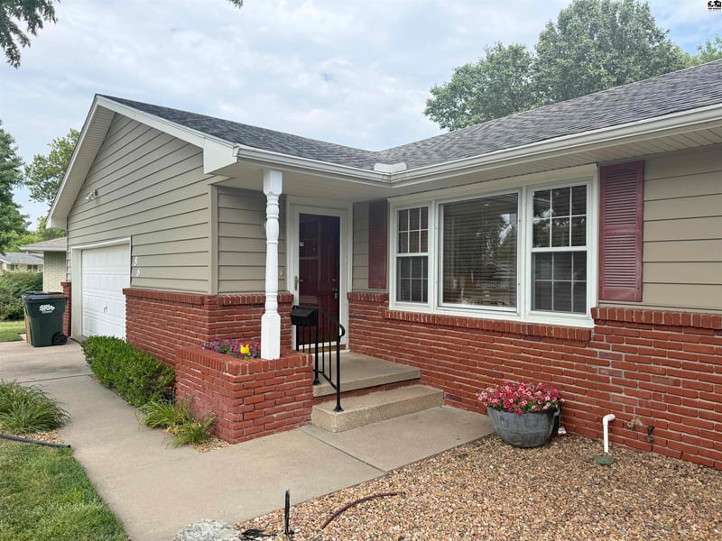 86 Eastwood Dr, Hutchinson, KS 67502