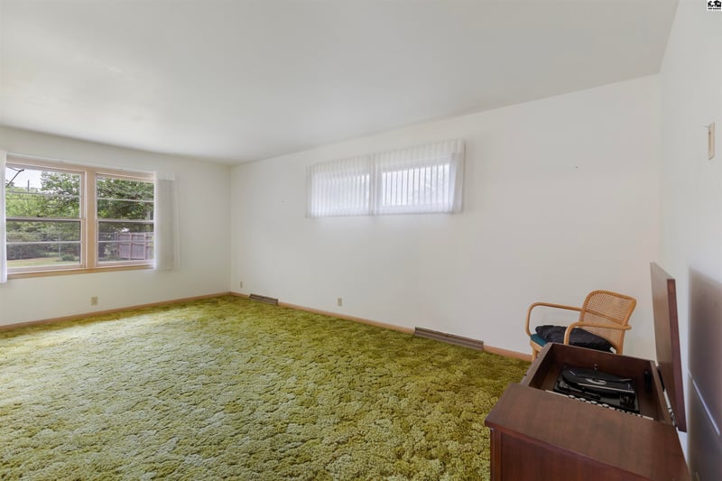 305 26th Ave, Hutchinson, KS 67502