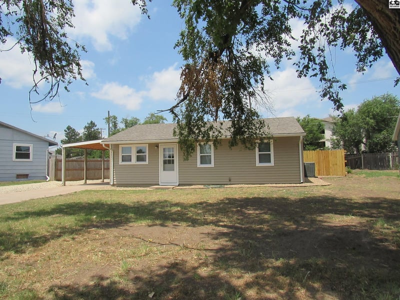 1506 E 9th Ave, Hutchinson, KS 67501