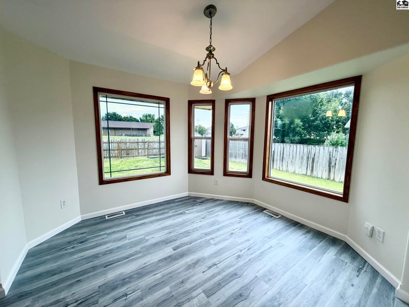 2402 King St, Hutchinson, KS 67502