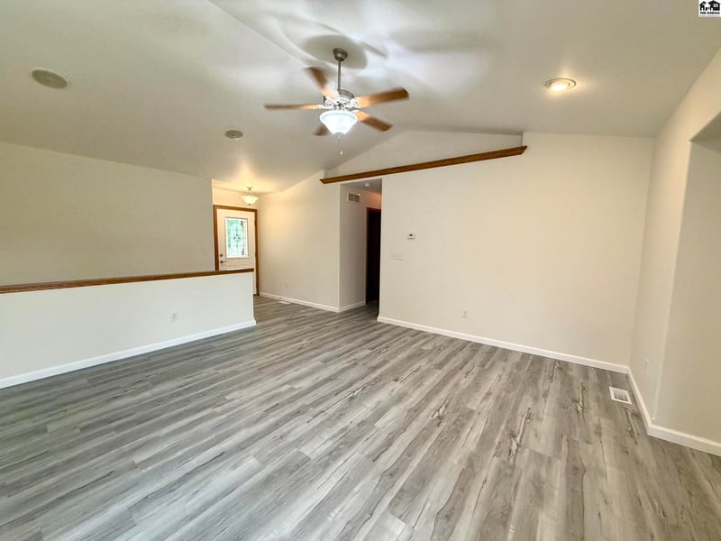 2402 King St, Hutchinson, KS 67502