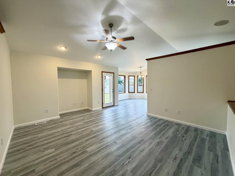 2402 King St, Hutchinson, KS 67502