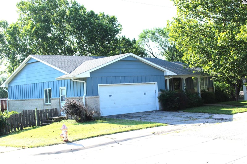 306 Thorp St, Marion, KS 66861