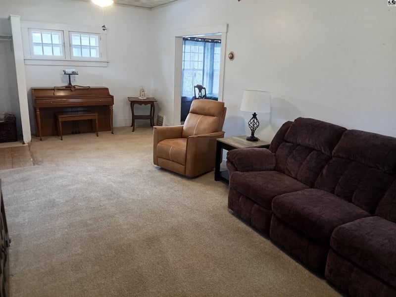 1715 N Maple St, Hutchinson, KS 67502