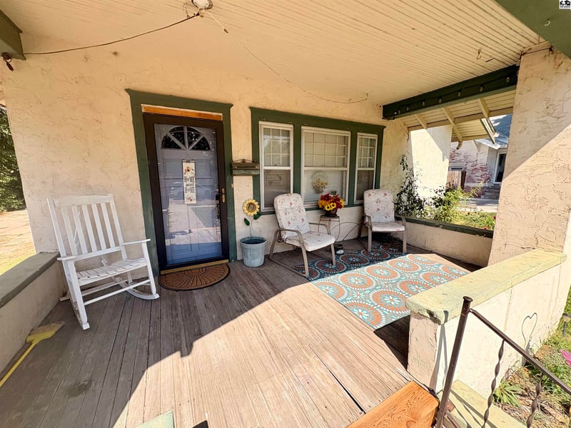 1715 Maple St, Hutchinson, KS 67502