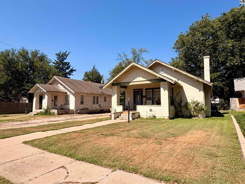 1715 Maple St, Hutchinson, KS 67502