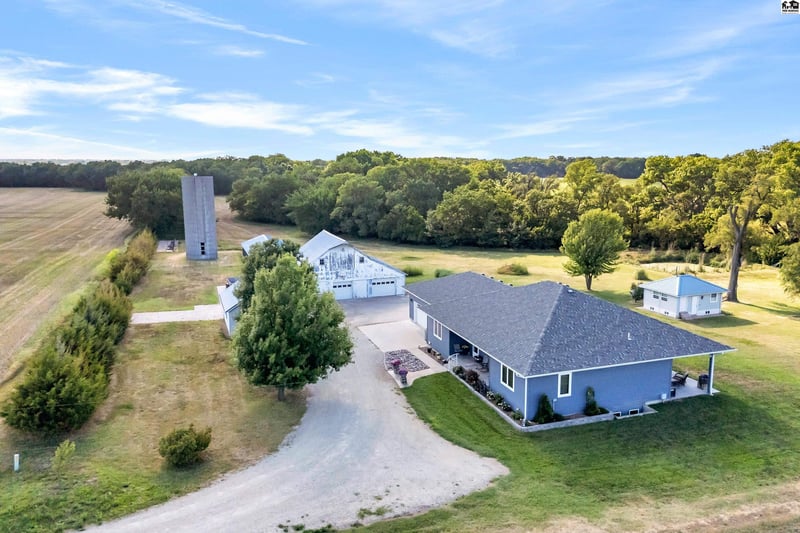 348 Arrowhead Rd, Inman, KS 67546