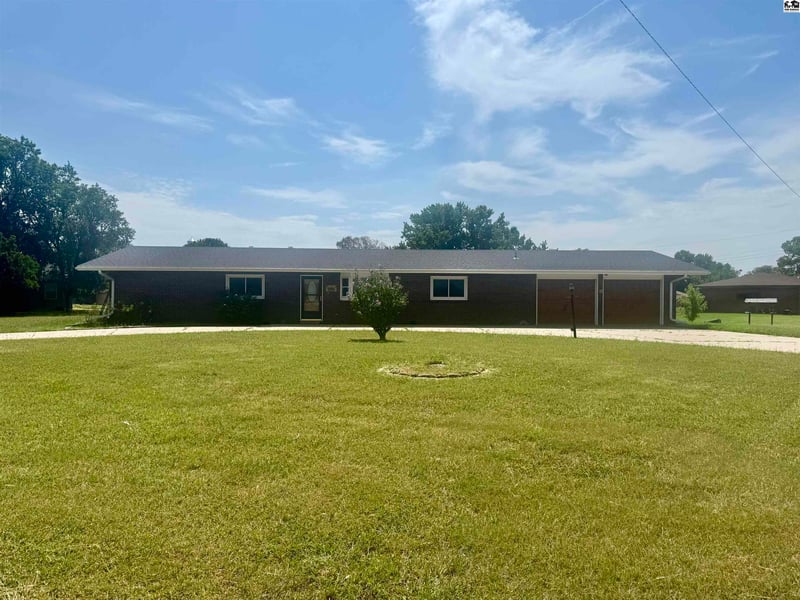 407 Pennsylvania Ave, Holyrood, KS 67450