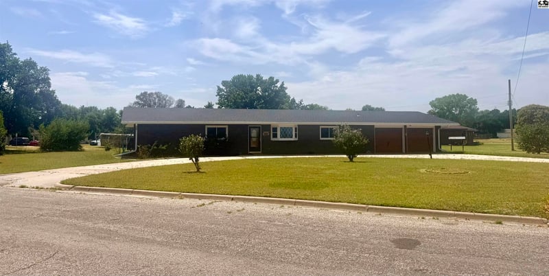 407 Pennsylvania Ave, Holyrood, KS 67450