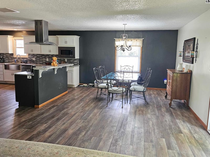 3319 69th Ave, Hutchinson, KS 67502